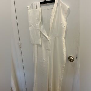 White jump suit size large. Runs small.